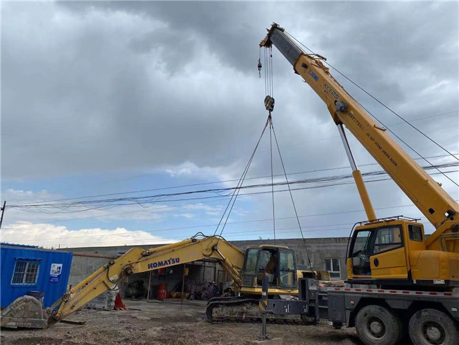 万载县25吨吊车的工作半径是多少？